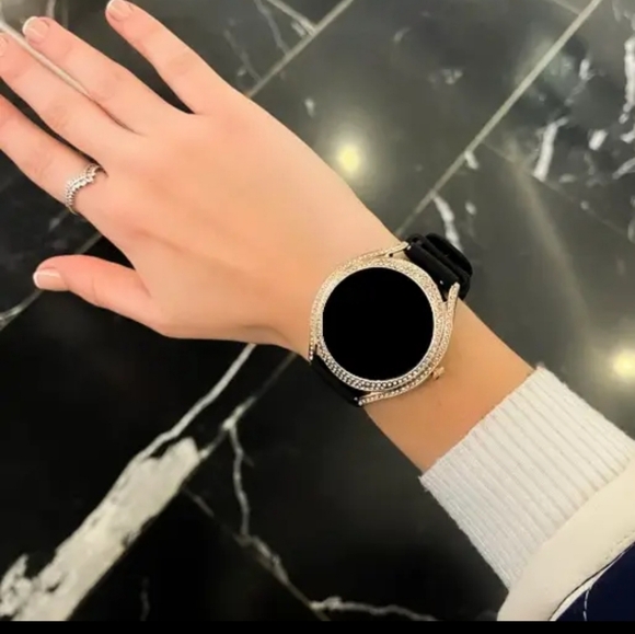 Selena Smartwatch - Picture 3 of 4
